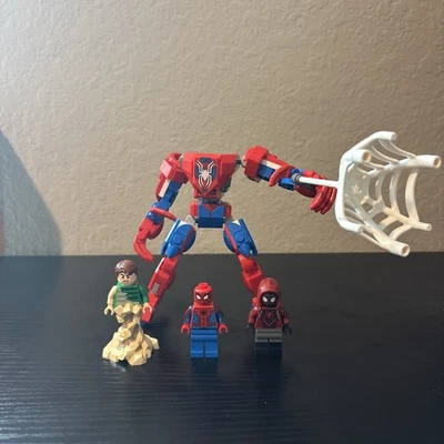 Lote de minifiguras LEGO Spider-Man. Sandman, Spider-Man, Miles Morales y Mech.  Foto 1 de 4