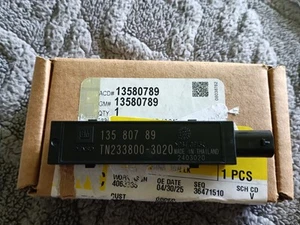 2018-2024 CHEVROLET EQUINOX REAR KEYLESS ENTRY ANTENNA CONTROL MODULE UNIT OEM - Picture 1 of 2