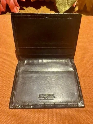 Cartera Hombre Trafalgar Cuero Croco Repujado Negro 4 X 3.25 Pulgadas Foto 1 de 3