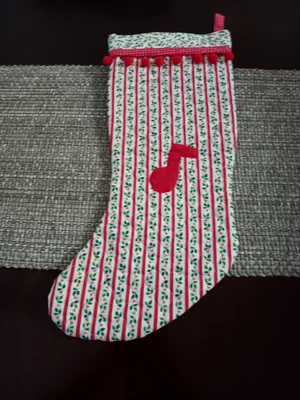 Medias de Navidad acolchadas hechas a mano rojas blancas y acebo bola flecos de colección Foto 1 de 3