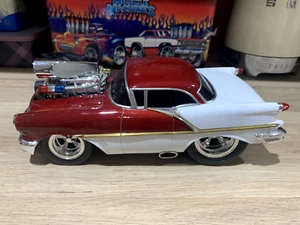 Muscle Machine 1/18 scale red and white - Picture 1 of 7