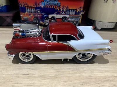 Muscle Machine 1/18 scale red and white - Image 1 of 4
