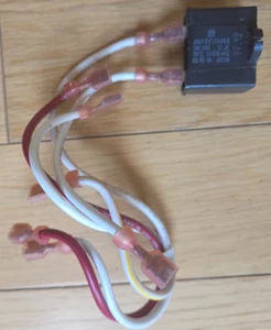 Viking Fridge VUWC140 MOTOR RUN CAPACITOR 12UF PART#JSU18X126AQA With Wires - Picture 1 of 5