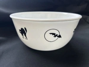 Corelle HALLOWEEN 28 oz Soup Cereal Chili BOWL 6 1/4" Black Cat Bats - Picture 1 of 2