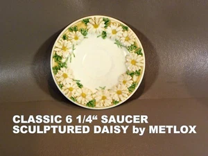 KLASSISCHE 6 1/4" UNTERTASSE mit geformtem Gänseblümchenmuster von METLOX - Bild 1 von 9