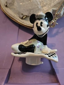 Tetera Vintage Colección Disney titulada Mickey y Minnie, ¡¡SOLO MINNIE!!! - Imagen 1 de 6