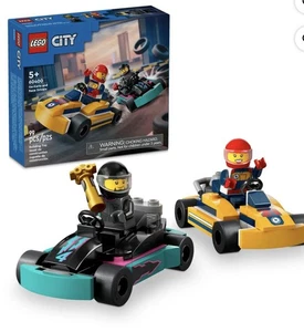 LEGO City Go-Karts und Rennfahrer Spielzeug Spielset - 2 Fahrer Minifiguren, Rennwagen - Bild 1 von 6