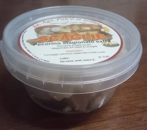 PRODOTTO SARDO - FORMAGGIO PECORINO STAGIONATO 24 MESI IN SCAGLIE 80 GR - Foto 1 di 3