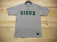 North Dakota Fighting Sioux Shirt Men Large Gray Short Sleeve Hockey Embroidered