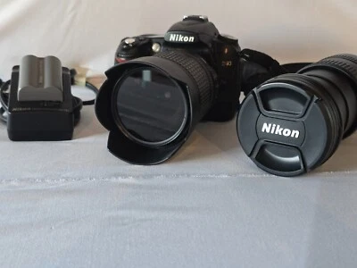Nikon D90 AF-S DX Digital Camera with VR 18-105-millimeter Lens, Excellent Cond. - Image 1 of 4
