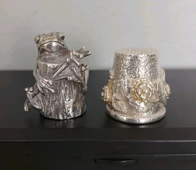 Pair of Sterling Silver Thimbles Rare Frog on Log and 1977 Jubilee Roses - 45g - Image 1 of 4