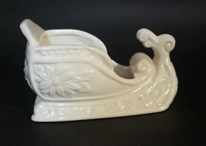 Trineo jardinera porcelana blanca Navidad con diseño de flor de pascua elevada vintage - Imagen 1 de 8