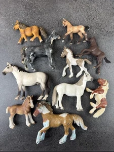 Lot de 10 figurines chevaux Schleich étalons poulains juments animaux collection lot - Photo 1/5