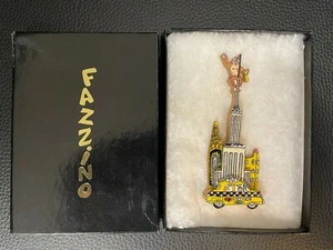 Charles Fazzino : signierte handgefertigte limitierte Brosche - Bild 1 von 1