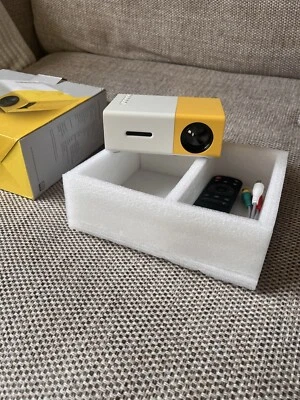 Excelvan YG300 Mini Portable LED Pocket Projector - Image 1 of 3