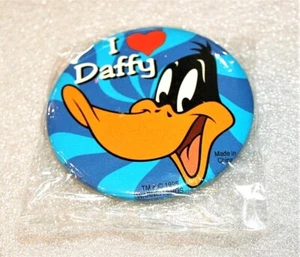 Vintage I Love Daffy Duck WB Warner Brothers Button Pin New NOS Sealed 1995 - Picture 1 of 3