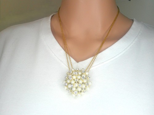 VETEMENTS Splendido ciondolo fiore strass perle finte doppio filo catena placcato oro