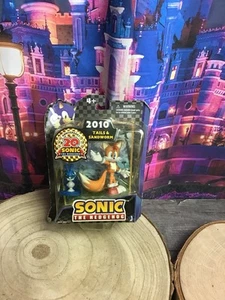 Sonic The Hedgehog 2010 Tails & Sand Worm 20th Anniversary -NIB - Picture 1 of 7