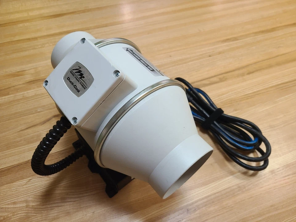 Sistema de ventilación de tracción larga Middle Atlantic Duct Cool Foto 1 de 4