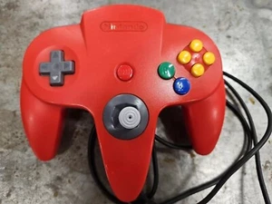 Controller Nintendo 64 autentico vintage ROSSO ufficiale N64 OEM FUNZIONANTE stick stretto - Foto 1 di 4