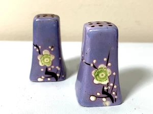 Agitadores de sal y pimienta en miniatura de colección Japón árboles morados florales iridiscentes - Imagen 1 de 15