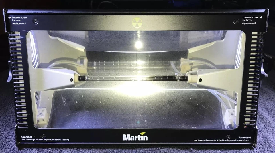 MARTIN ATOMIC 3000 US DMX HIGH POWER STROBE LIGHT "120V" IN CLEAN CONDITION - Image 1 of 4