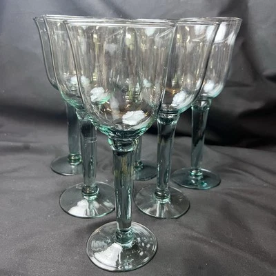 Juego de 6 copas de vino mexicanas recicladas con tallo de vidrio soplado verde mar claro usadas en excelente estado Foto 1 de 4