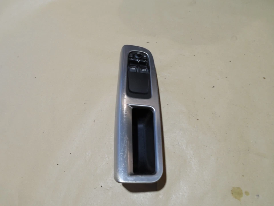 VOLVO C30.  MK1. INTERRUPTOR DE ESPEJO ELÉCTRICO DEL LADO DEL CONDUCTOR Foto 1 de 1