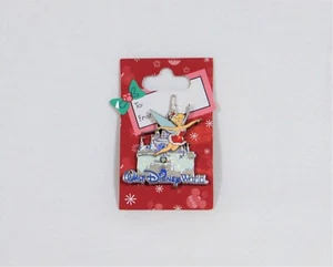 Pin Disney 2008 Feliz Navidad Santa Campanilla Voladora Castillo de Cenicienta RARO - Imagen 1 de 1