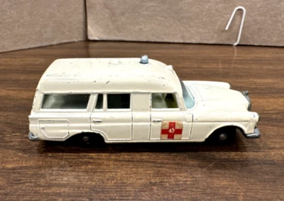 Caja de cerillas Lesney 1968 vintage n.º 3 Ambulancia Mercedes Benz "Binz" England Lensey Foto 1 de 4