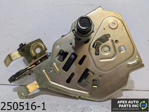OEM 2000-2006 GMC Yukon 6.0L Rear Back Door Latch - Picture 1 of 8