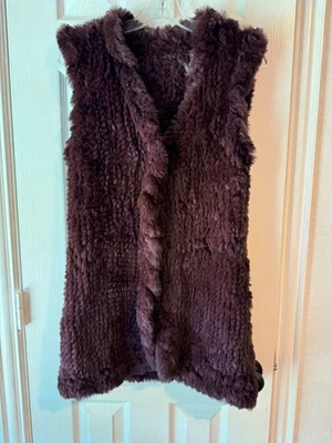 Love Token 勃艮第正品兔子毛皮背心 S 码 — 第 1/4 张图片