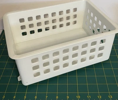 Recipiente de armazenamento branco RUBBERMAID Slide N Stack #5581 11" x 8" design waffle CE - Imagem 1 de 4