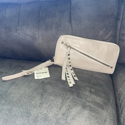 Cartera Muñequera Free People Vegana Distressed Fab Fit Divertida Nueva Foto 1 de 4