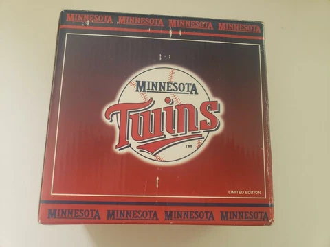 Vtg Minnnesota Twin Plastic Tumbler set of 2,  Land O Lakes, MLB, 1999, New Cover