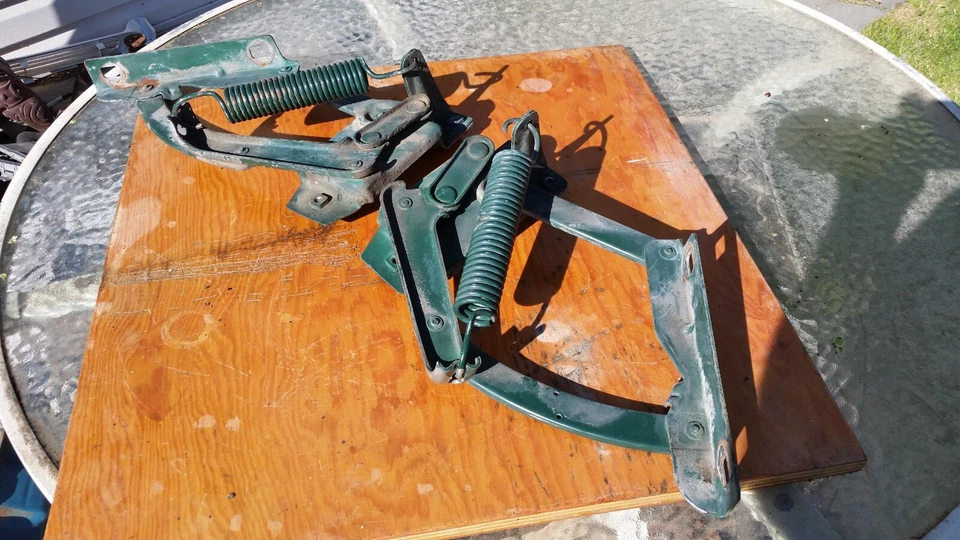 VOLVO 140 142 142GT 144 145 164 CAPÓ BISAGRAS IZQUIERDA Y DERECHA PAR ORIGINAL OEM Foto 1 de 4