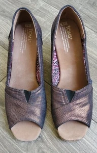 Women’s TOMS Peep Wedge Shoe Sandal Size 7.5 Wide - Picture 1 of 10