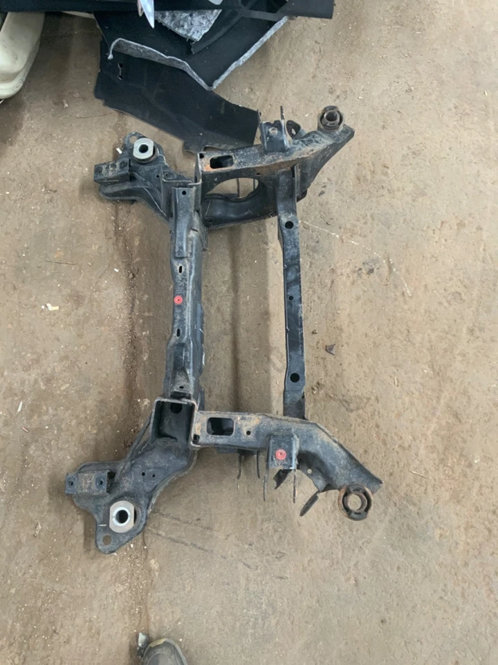 Marco subchasis trasero Lincoln MKZ 2013-2020 híbrido tracción delantera soporte travesaño OEM Foto 1 de 2
