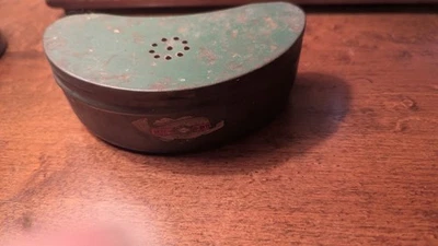 Vintage HORROCKS IBBOTSON Co Utica NY Worm Bait Box Tin ORIGINAL LABEL Used. - Image 1 of 4