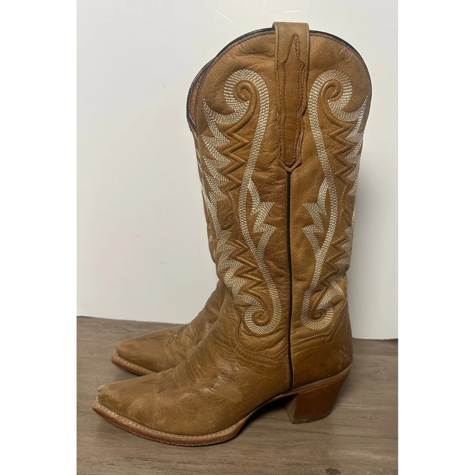 Botas vaqueras occidentales Dan Post para mujer de cuero tostado con costuras blancas talla 8M Foto 1 de 4