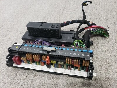 2004 BMW 330ci cupê passageiro lateral fusível caixa relé junção fabricante de equipamento original - Imagem 1 de 4