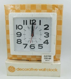 Vintage 1970s GE Simple White Square Electric Wall Clock Plastic -Made in USA - Picture 1 of 9