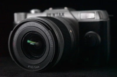 [US Duty Paid] Pentax Q7 Silver Digital Mirrorless camera with Lens 6285 - Image 1 of 4
