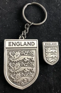 OFFICIAL ENGLAND ANTIQUE SILVER PIN BADGE AND KEYRING SET - Picture 1 of 2