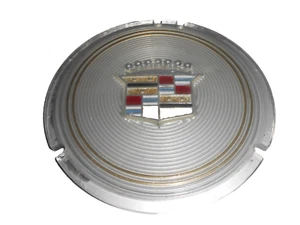 Pre-Owned 1984-1993 Cadillac Center Wheel Emblem GM Part 1625676 - Picture 1 of 3