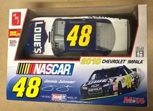 AMT 707 Scala 1/25 2010 #48 Lowe’s Impala NASCAR Jimmie Johnson Snapfit Model - Foto 1 di 3
