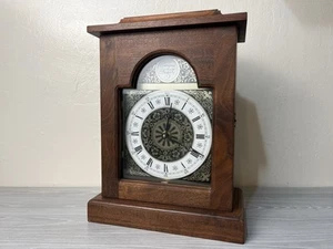 Bracket Mantle Vintage Clock, TEMPUS FUGIT, Quartz Battery - Tested & Working - Picture 1 of 10