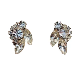 VINTAGE RHINESTONE CLUSTER CLIP-ON EARRINGS SILVER TONE MARQUISE ROUND STONES - Picture 1 of 8