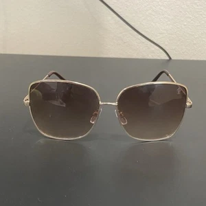 Jennifer Lopez Sunglasses - Picture 1 of 8