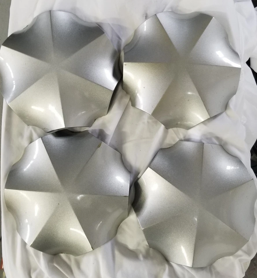 4x 95-99 Genuine GM 25620005 Center Cap Oldsmobile Aurora, 88, 98. OEM Shipped! - Image 1 of 4